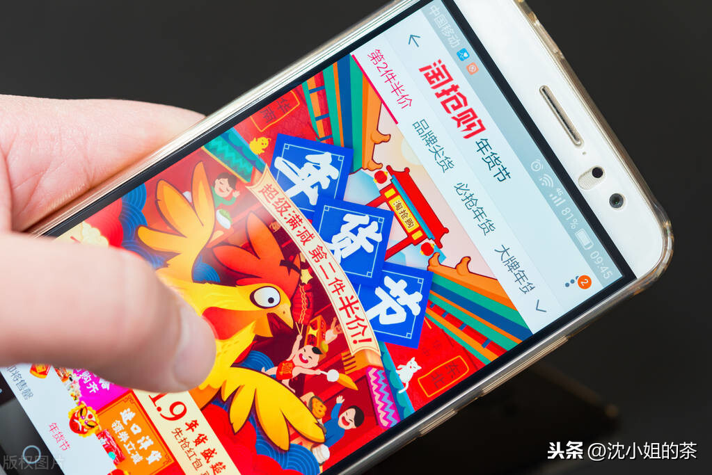 三只松鼠，一夜回到解放前