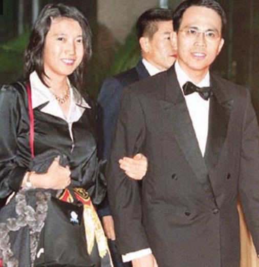 李嘉诚长子李泽钜：低调行事数十年，终获父亲青睐成家族继承人