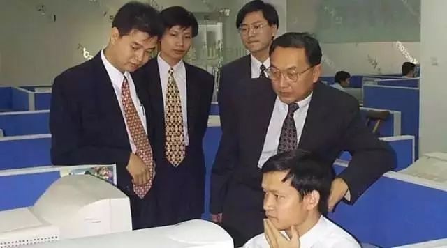 华为都不碰“整车”，为何小米敢大刀阔斧？雷军：我有个业余爱好