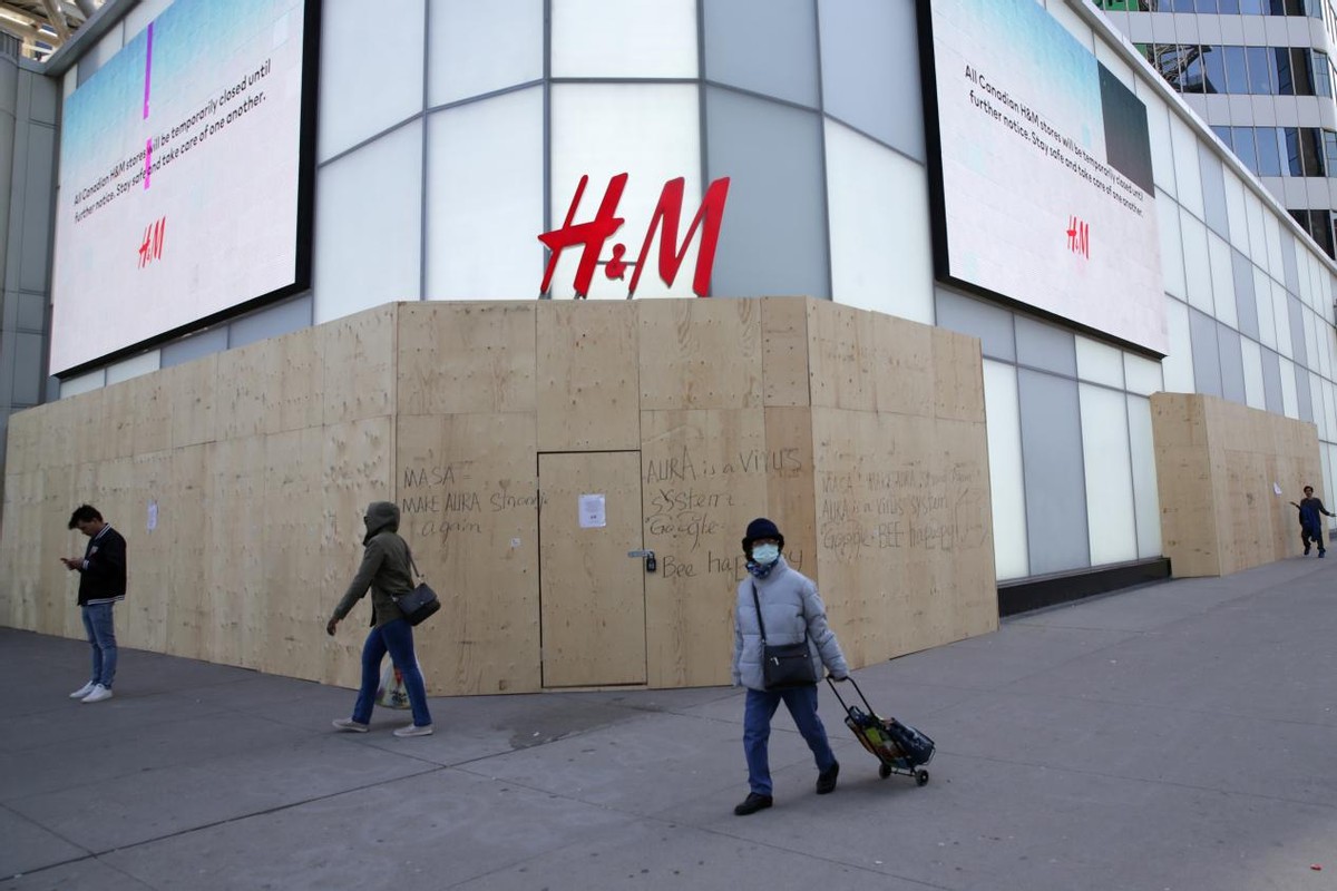 H&M现状惨了！利润直线暴跌，裁员上万，全球3000家店关闭