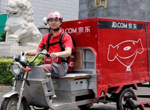 京东快递员1号，刘强东承诺，干满5年能买房，如今过得怎样