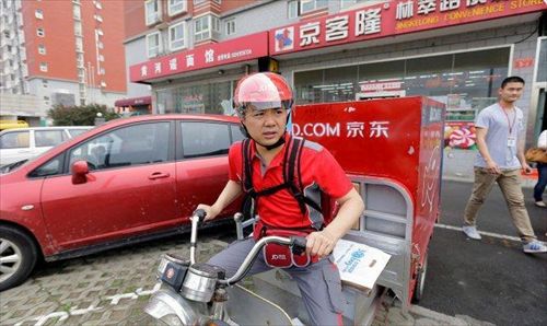 京东快递员1号，刘强东承诺，干满5年能买房，如今过得怎样