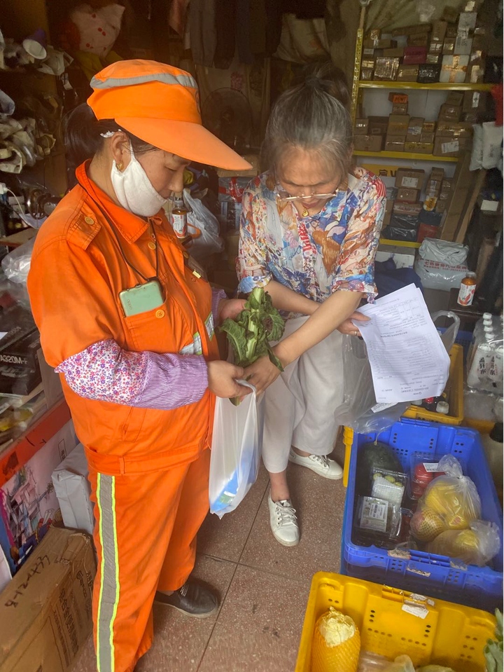 小时人物|不光快递代收,还搞社区电商,这家夫妻老婆店成最牛团长,秘诀是什么